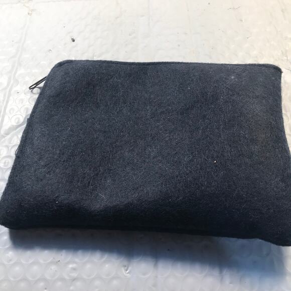 SHINOLA  DETROIT American Airlines Travel Case Blue Felt Zip Closure - Picture 2 of 7